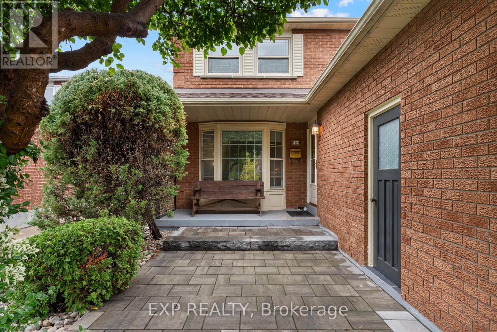 3 Stillwater Crescent, Brampton (Brampton West), Ontario  L6X 3K5 - Photo 3 - W12455118