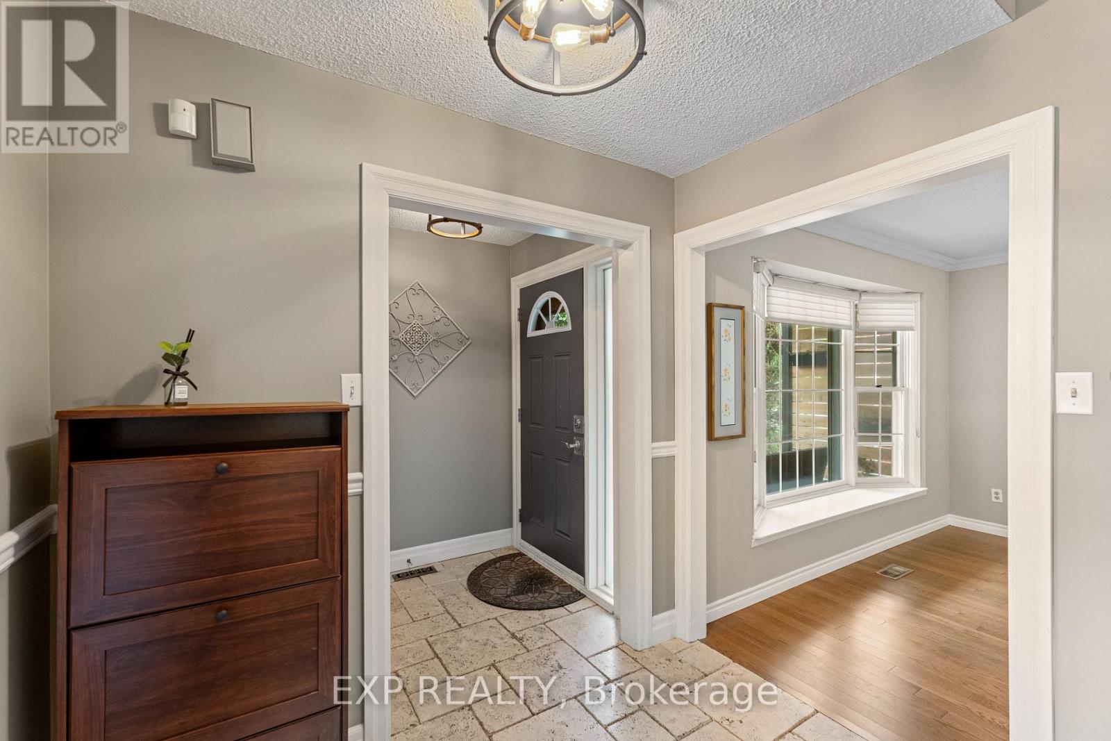 3 Stillwater Crescent, Brampton (Brampton West), Ontario  L6X 3K5 - Photo 4 - W12455118