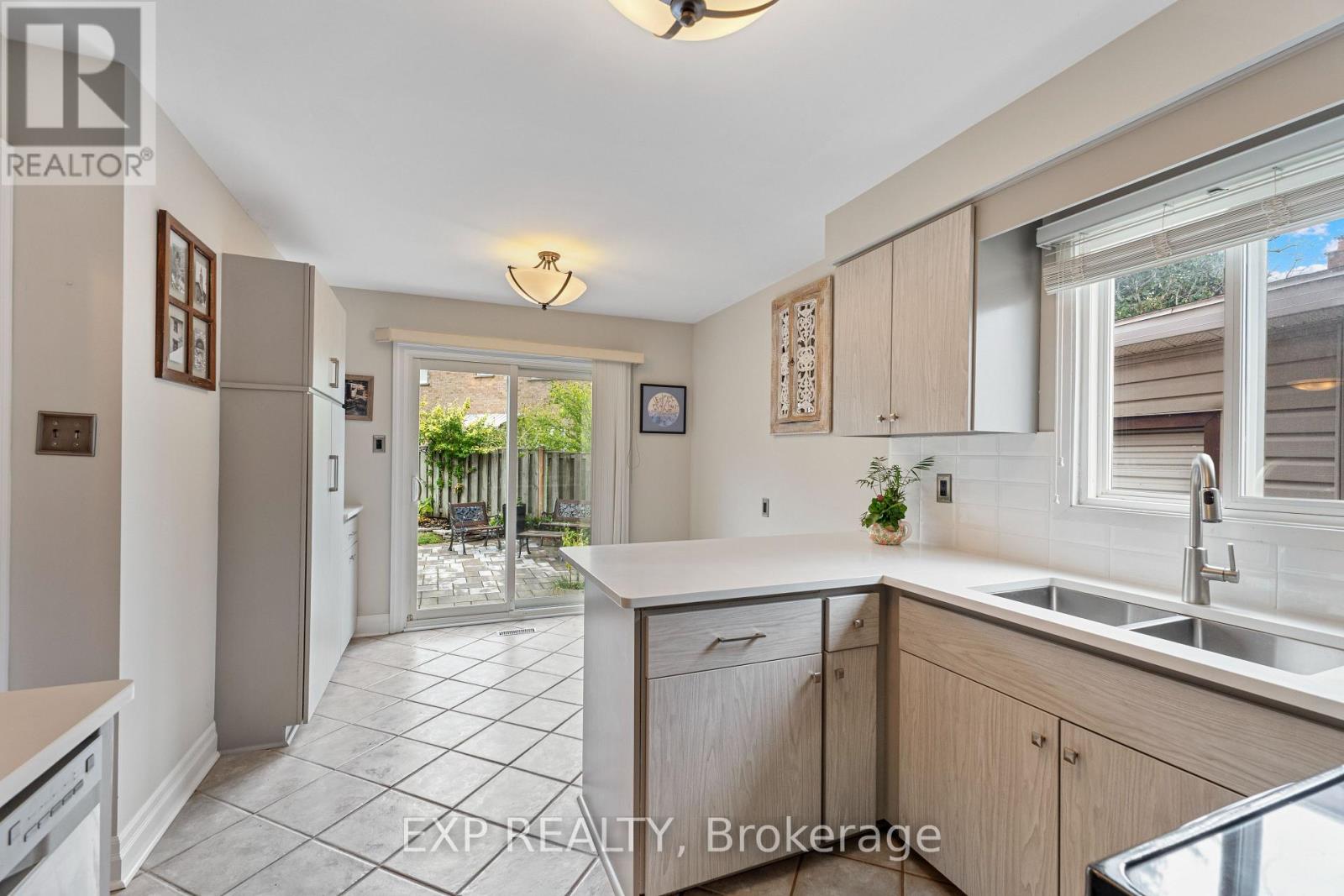 3 Stillwater Crescent, Brampton (Brampton West), Ontario  L6X 3K5 - Photo 9 - W12455118