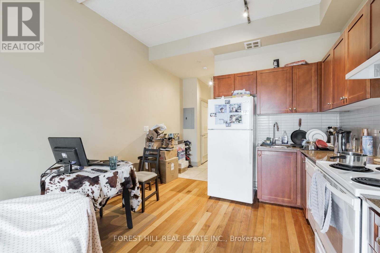 215 - 2737 Keele Street, Toronto, Ontario  M3M 2E9 - Photo 11 - W12455122
