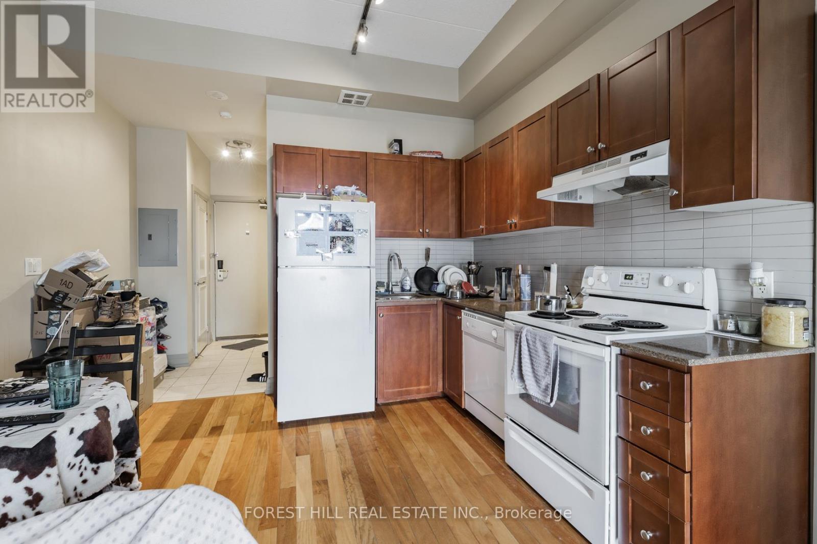 215 - 2737 Keele Street, Toronto, Ontario  M3M 2E9 - Photo 12 - W12455122