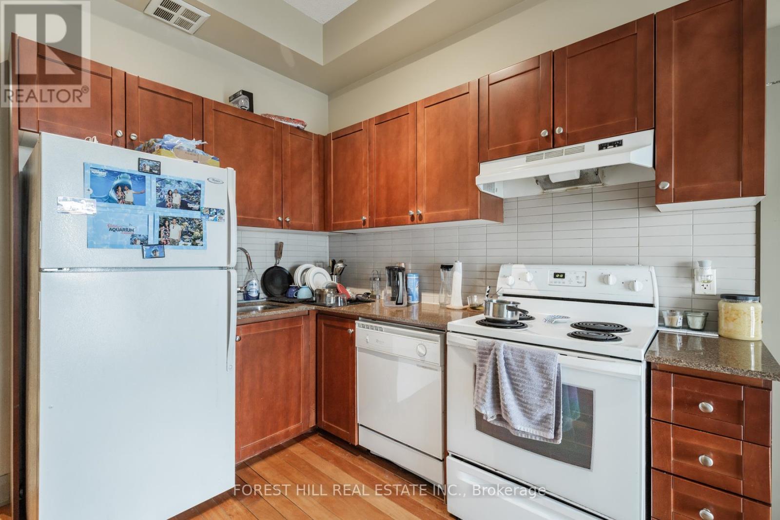 215 - 2737 Keele Street, Toronto, Ontario  M3M 2E9 - Photo 13 - W12455122