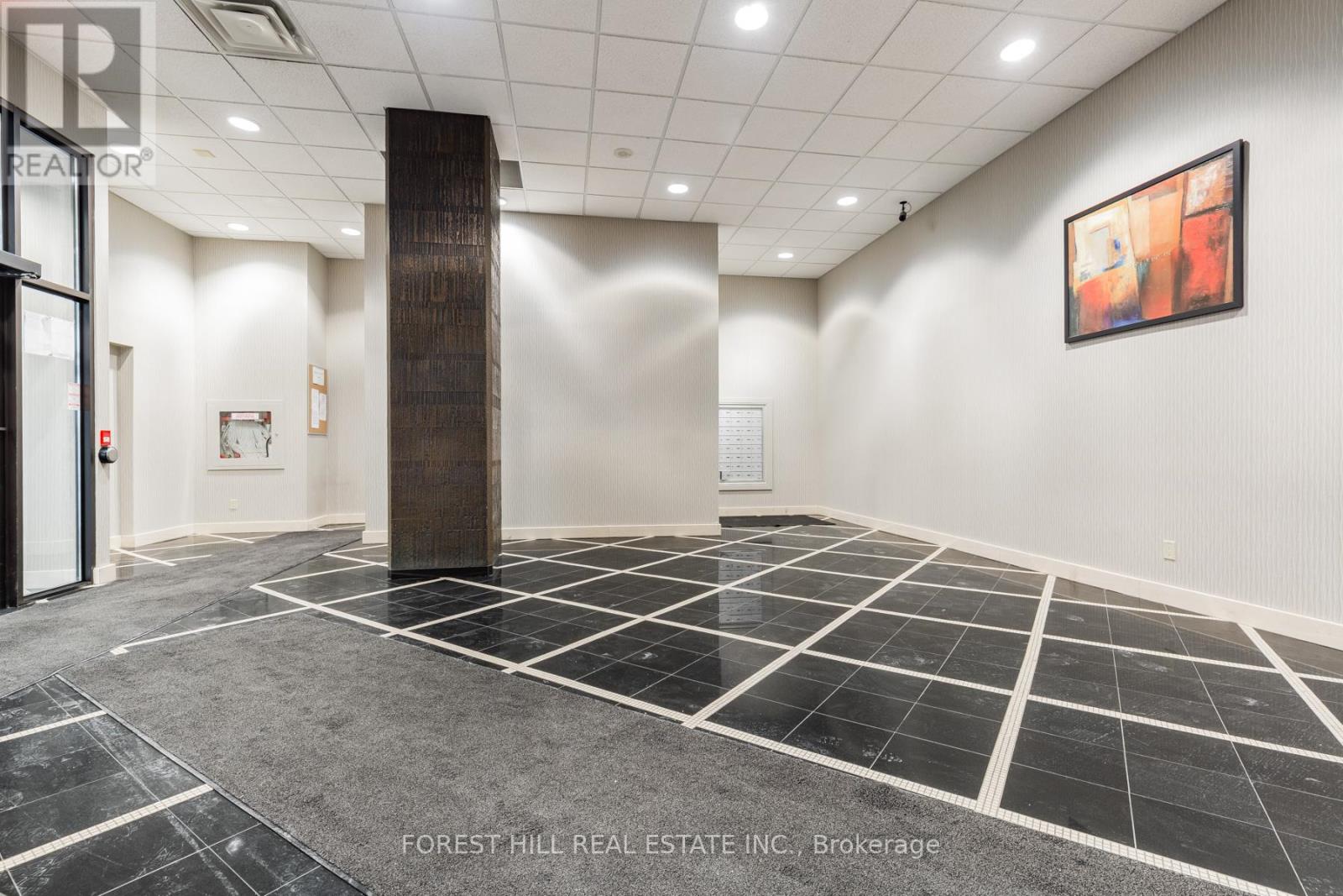 215 - 2737 Keele Street, Toronto, Ontario  M3M 2E9 - Photo 2 - W12455122