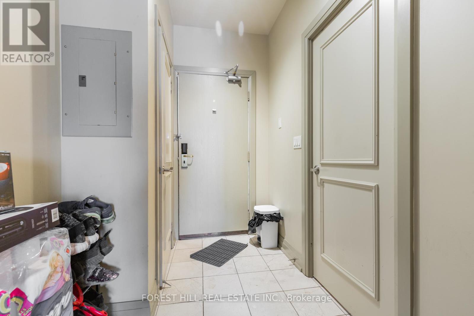 215 - 2737 Keele Street, Toronto, Ontario  M3M 2E9 - Photo 4 - W12455122