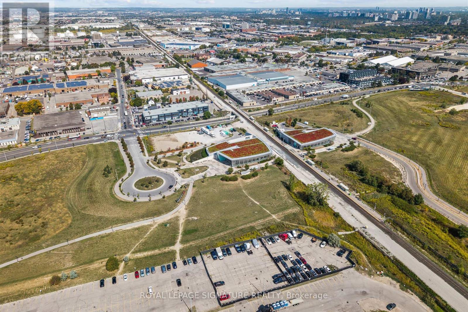 2 - 120 Frederick Tisdale Drive, Toronto (Downsview-Roding-Cfb), Ontario  M3K 0A8 - Photo 42 - W12455144