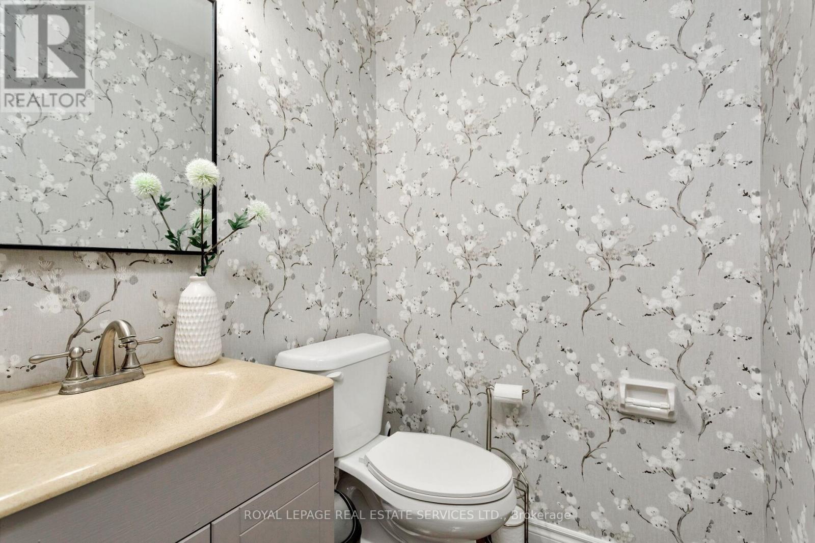 7 - 2006 Glenada Crescent, Oakville (Wc Wedgewood Creek), Ontario  L6H 5R9 - Photo 12 - W12455148