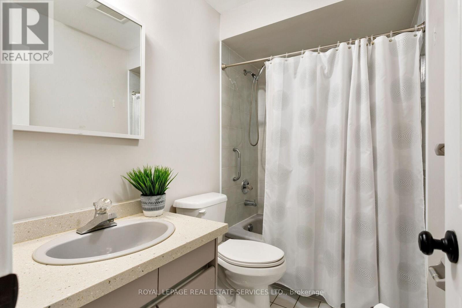 7 - 2006 Glenada Crescent, Oakville (Wc Wedgewood Creek), Ontario  L6H 5R9 - Photo 31 - W12455148
