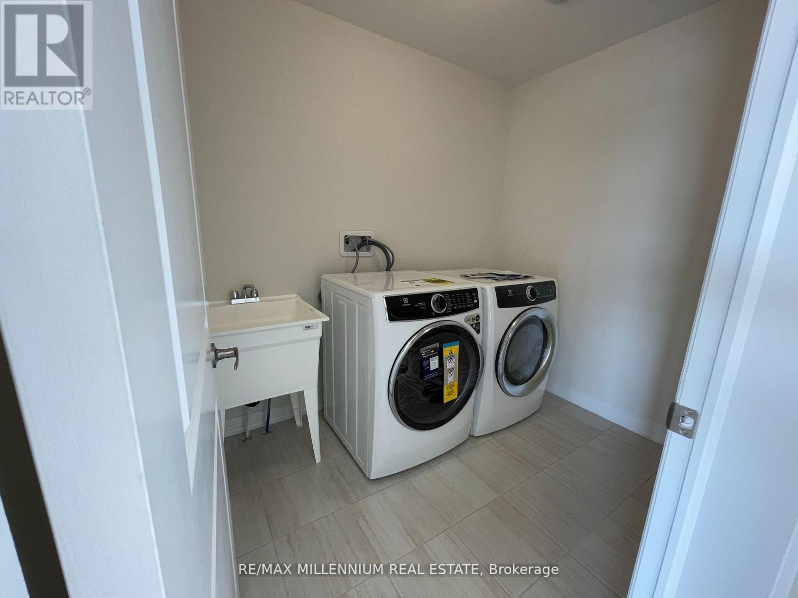 51 Ravenbury Street, Brampton, Ontario  L6P 4P8 - Photo 13 - W12455149