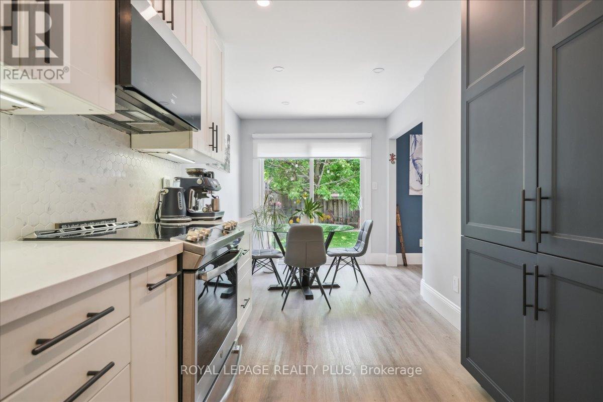 284 Rimmington Drive, Oakville (Ro River Oaks), Ontario  L6H 3N5 - Photo 17 - W12455153