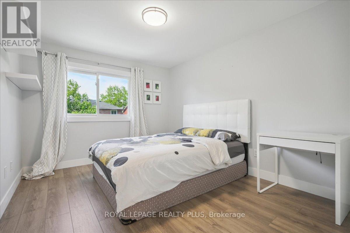 284 Rimmington Drive, Oakville (Ro River Oaks), Ontario  L6H 3N5 - Photo 23 - W12455153