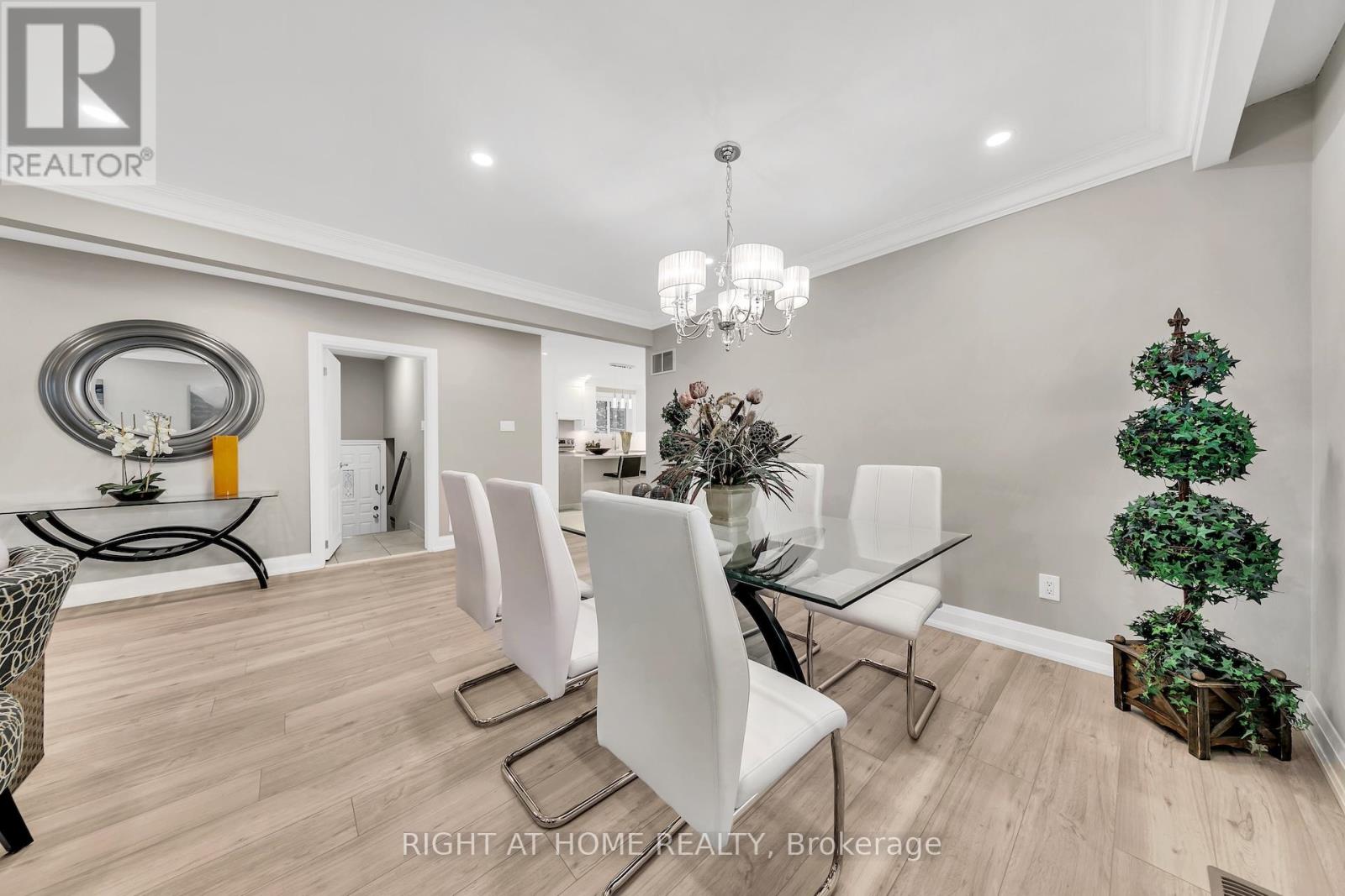 422 Maple Leaf Drive, Toronto, Ontario  M6L 1P7 - Photo 11 - W12455169