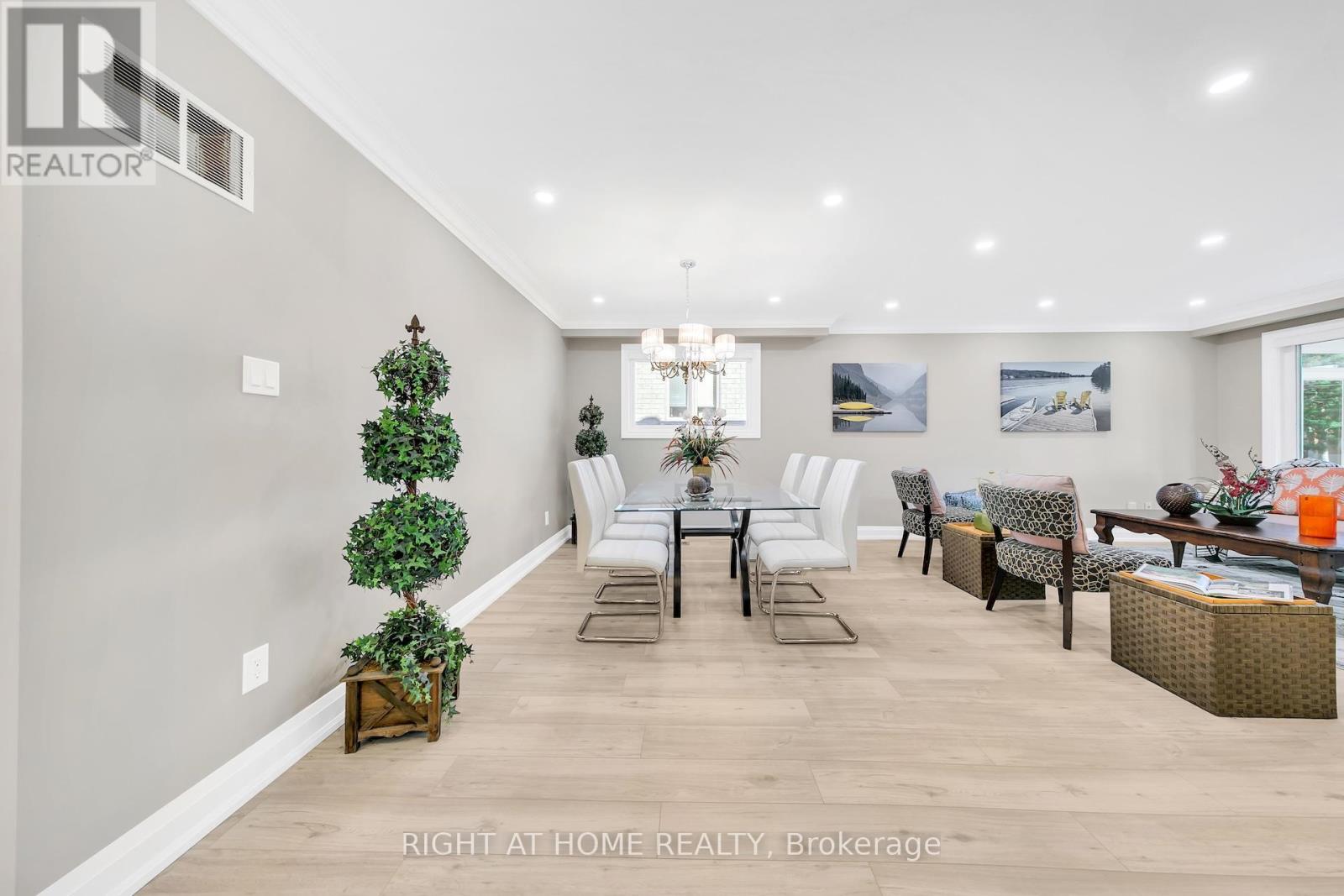 422 Maple Leaf Drive, Toronto, Ontario  M6L 1P7 - Photo 14 - W12455169