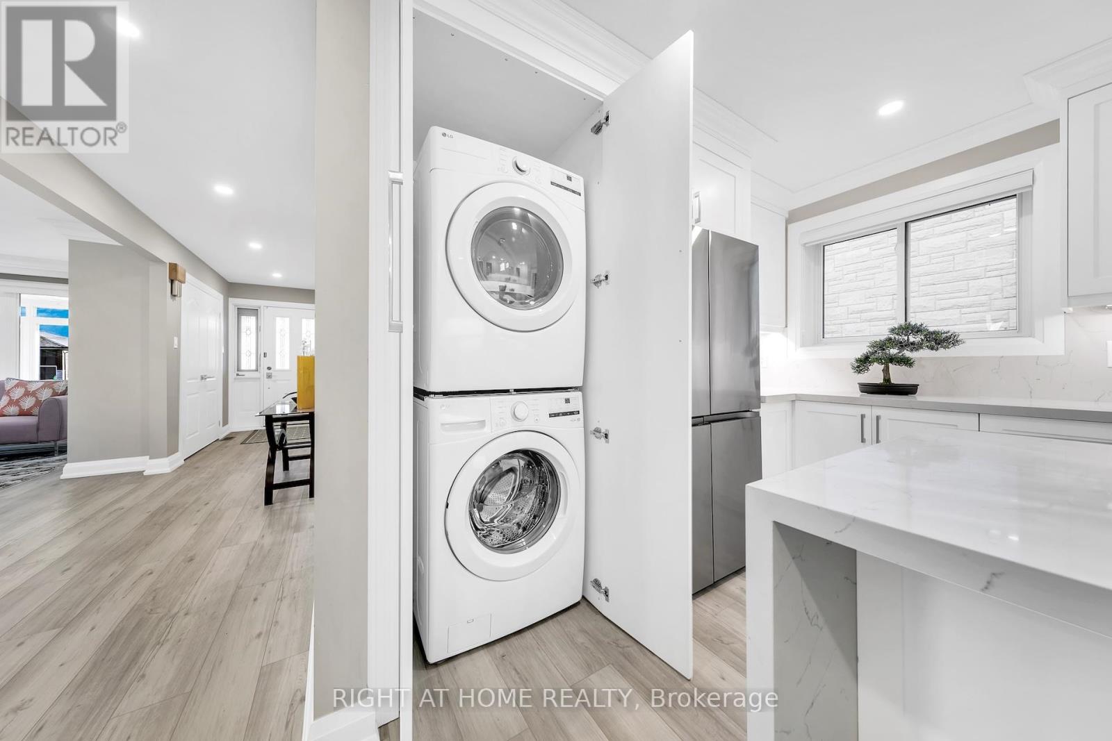 422 Maple Leaf Drive, Toronto, Ontario  M6L 1P7 - Photo 15 - W12455169