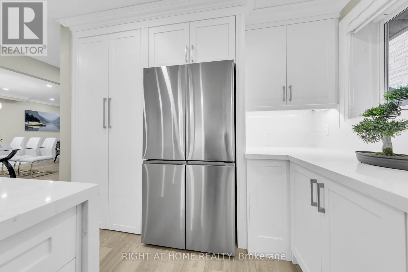 422 Maple Leaf Drive, Toronto, Ontario  M6L 1P7 - Photo 17 - W12455169