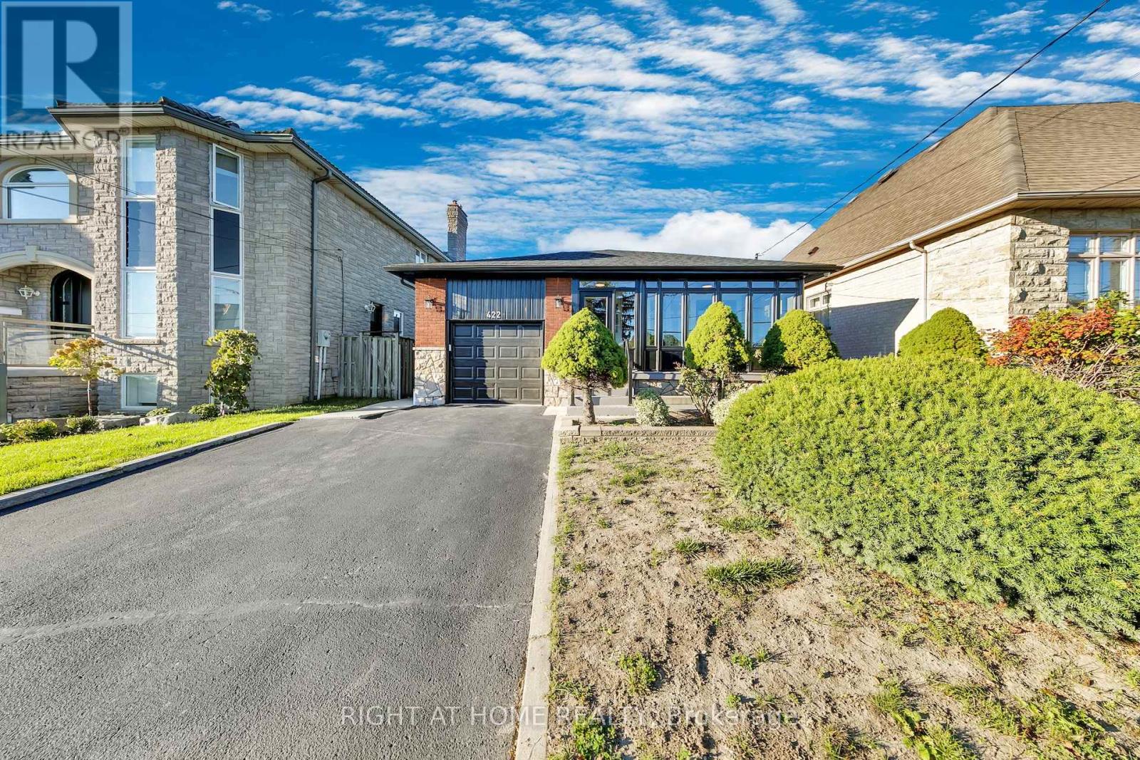 422 Maple Leaf Drive, Toronto, Ontario  M6L 1P7 - Photo 2 - W12455169