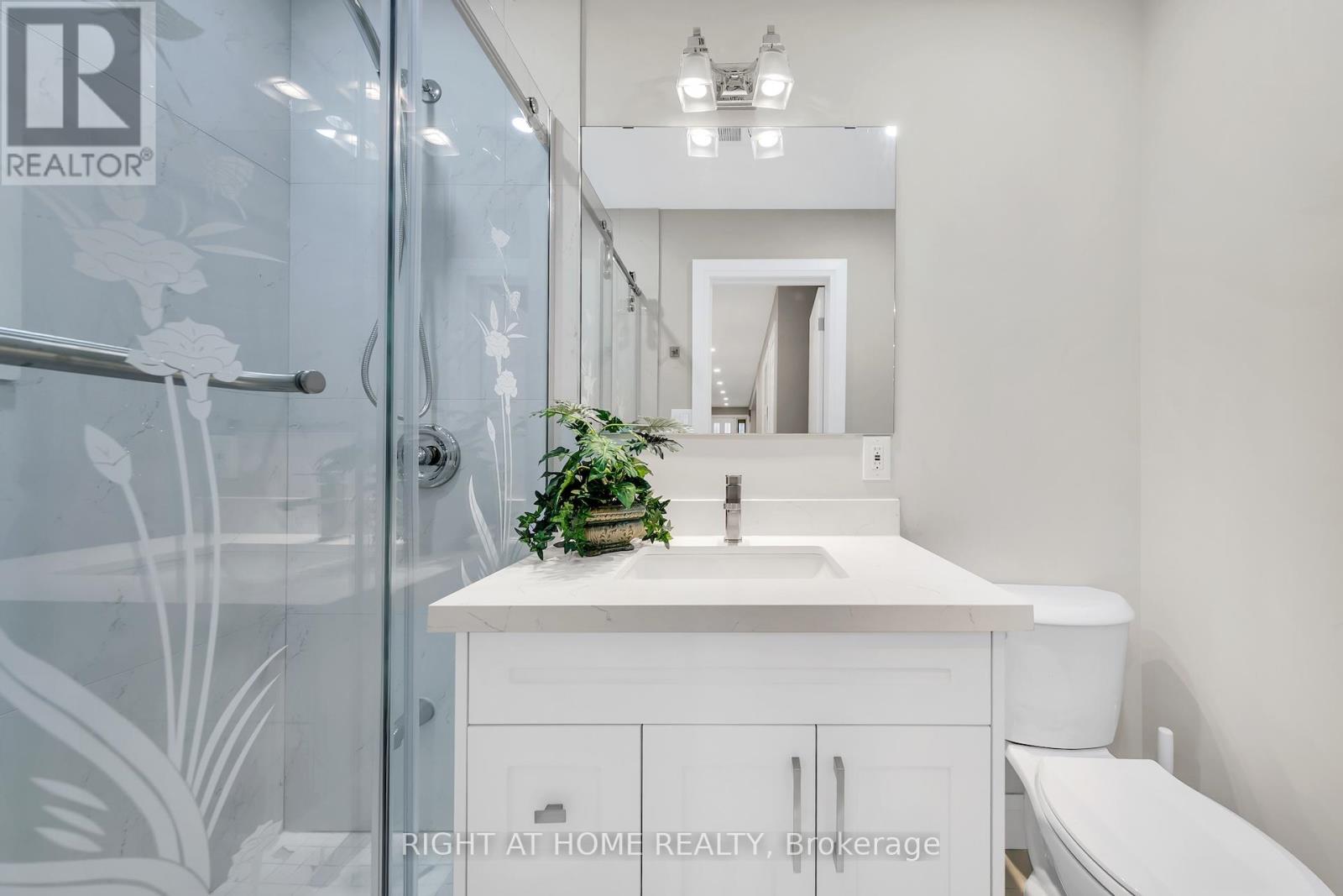 422 Maple Leaf Drive, Toronto, Ontario  M6L 1P7 - Photo 23 - W12455169