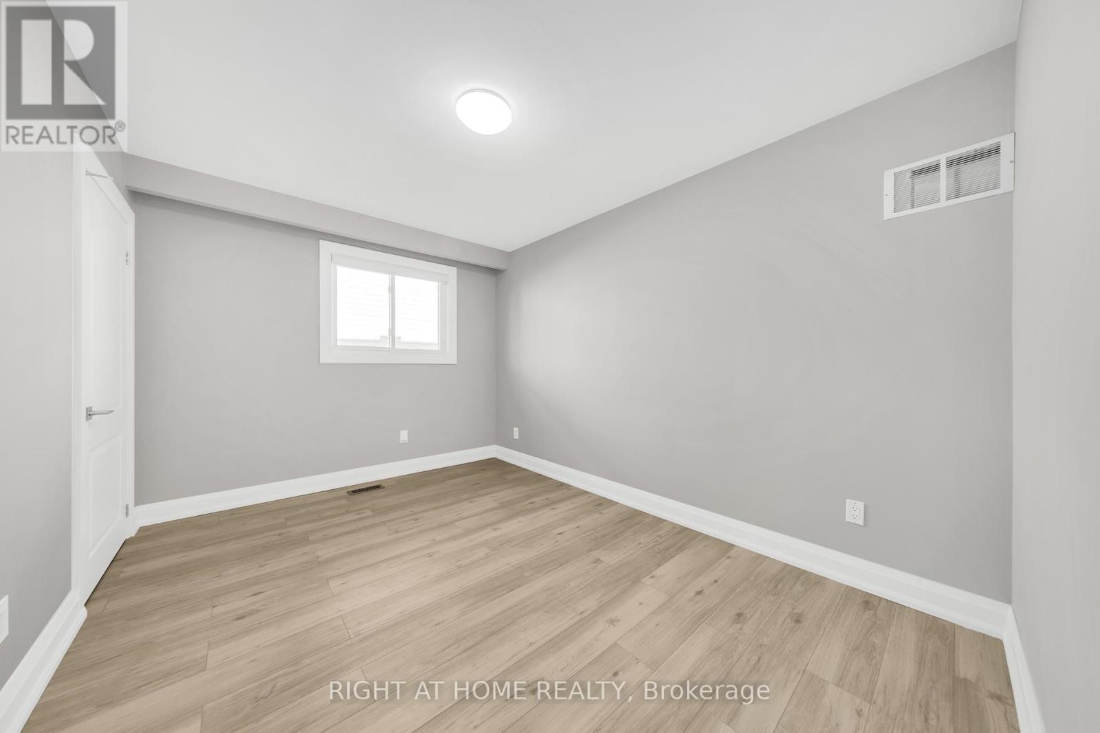 422 Maple Leaf Drive, Toronto, Ontario  M6L 1P7 - Photo 28 - W12455169