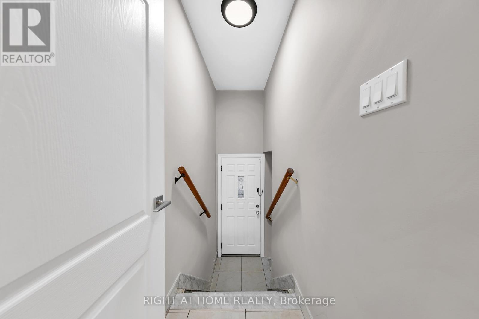 422 Maple Leaf Drive, Toronto, Ontario  M6L 1P7 - Photo 31 - W12455169