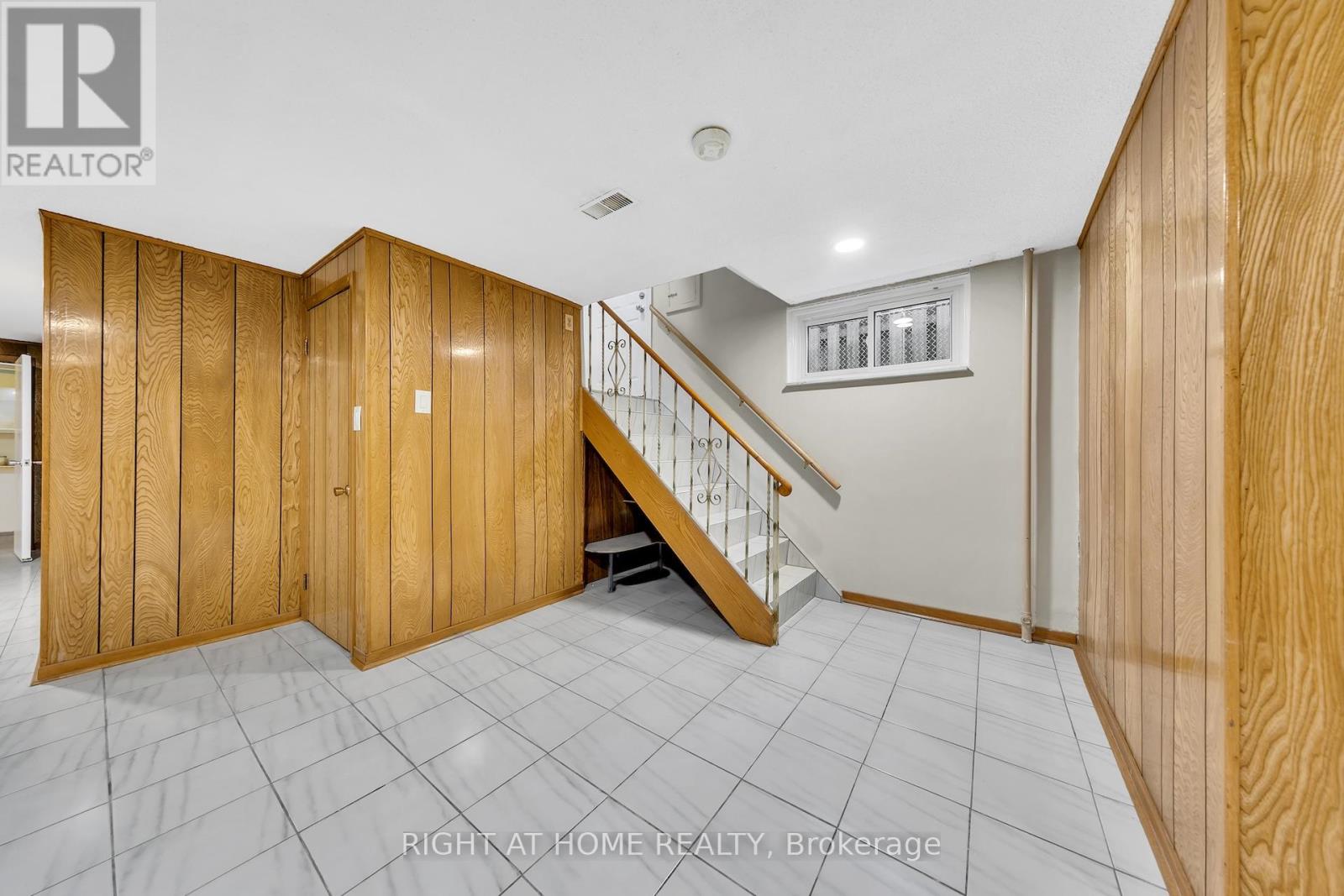 422 Maple Leaf Drive, Toronto, Ontario  M6L 1P7 - Photo 32 - W12455169