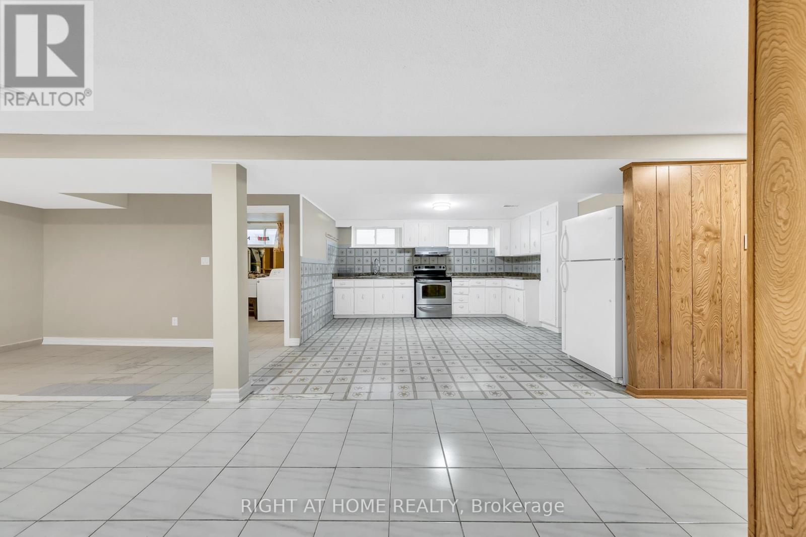 422 Maple Leaf Drive, Toronto, Ontario  M6L 1P7 - Photo 33 - W12455169