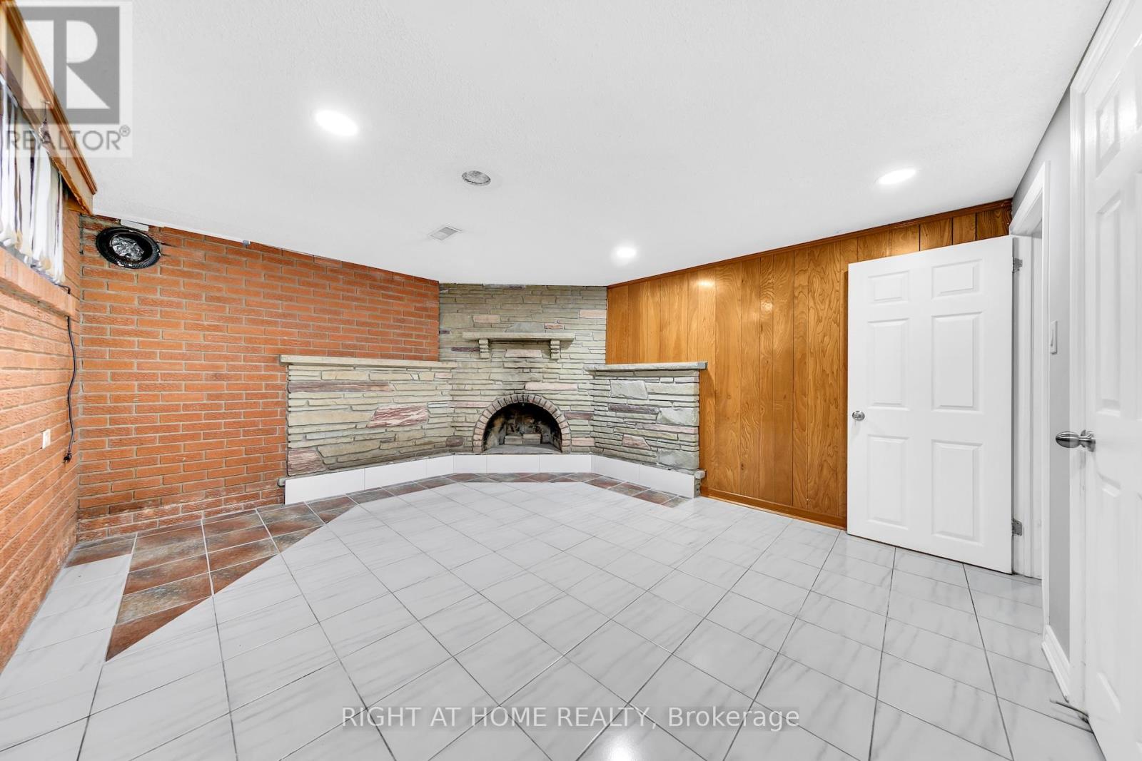 422 Maple Leaf Drive, Toronto, Ontario  M6L 1P7 - Photo 38 - W12455169