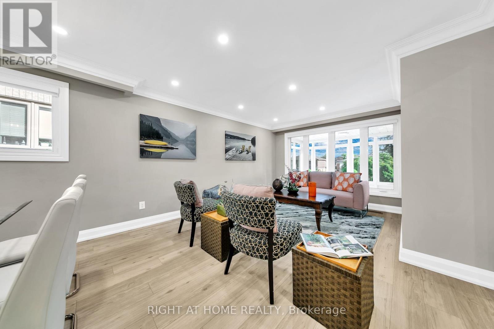 422 Maple Leaf Drive, Toronto, Ontario  M6L 1P7 - Photo 6 - W12455169