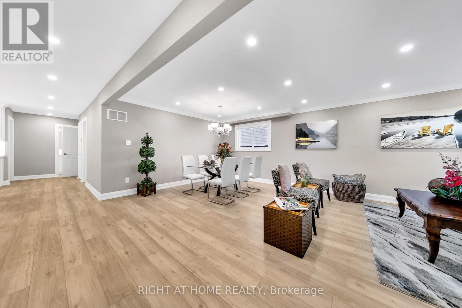 422 Maple Leaf Drive, Toronto, Ontario  M6L 1P7 - Photo 7 - W12455169