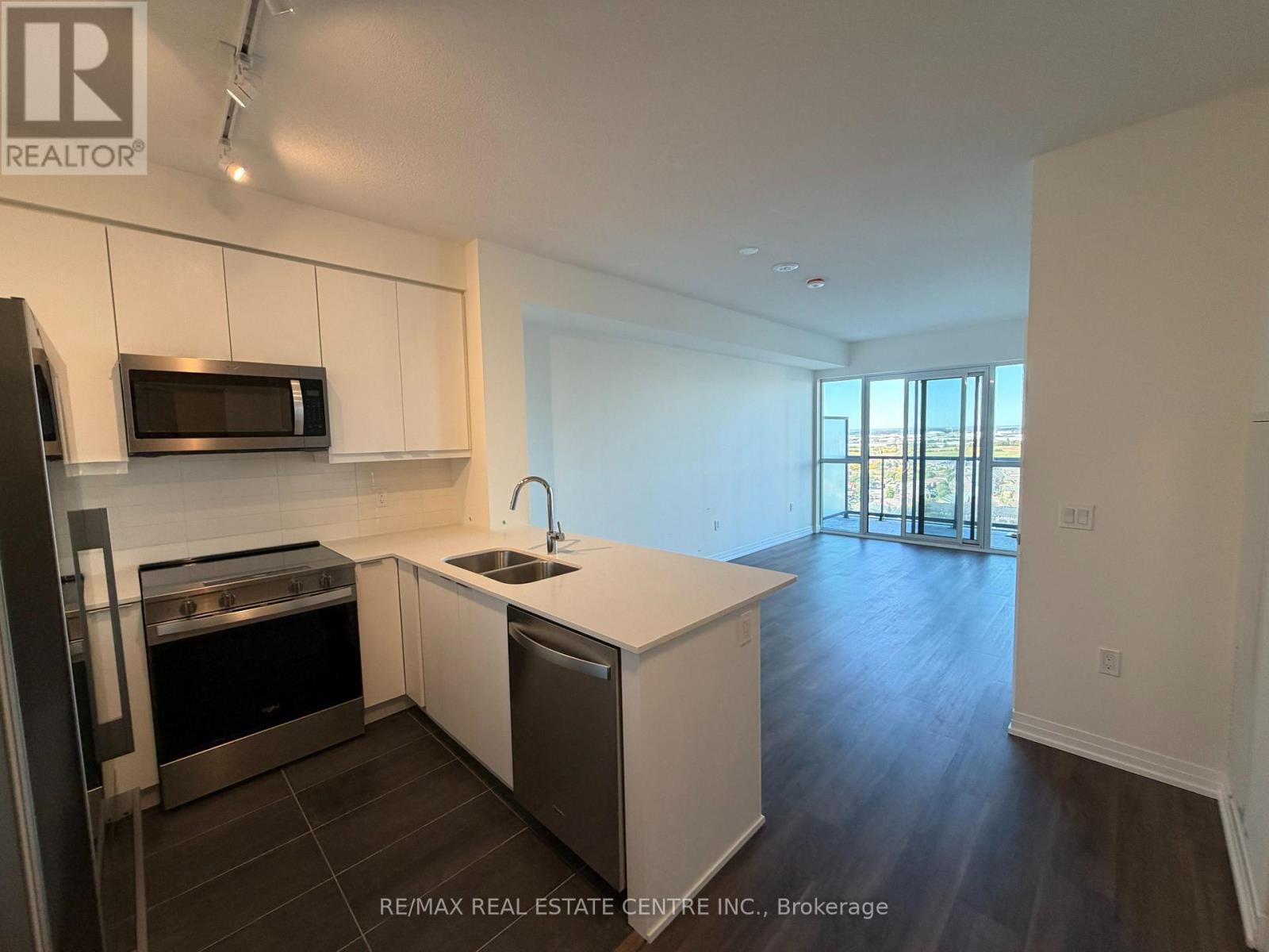 1708 - 15 Watergarden Drive, Mississauga, Ontario  L5R 0H4 - Photo 2 - W12455189