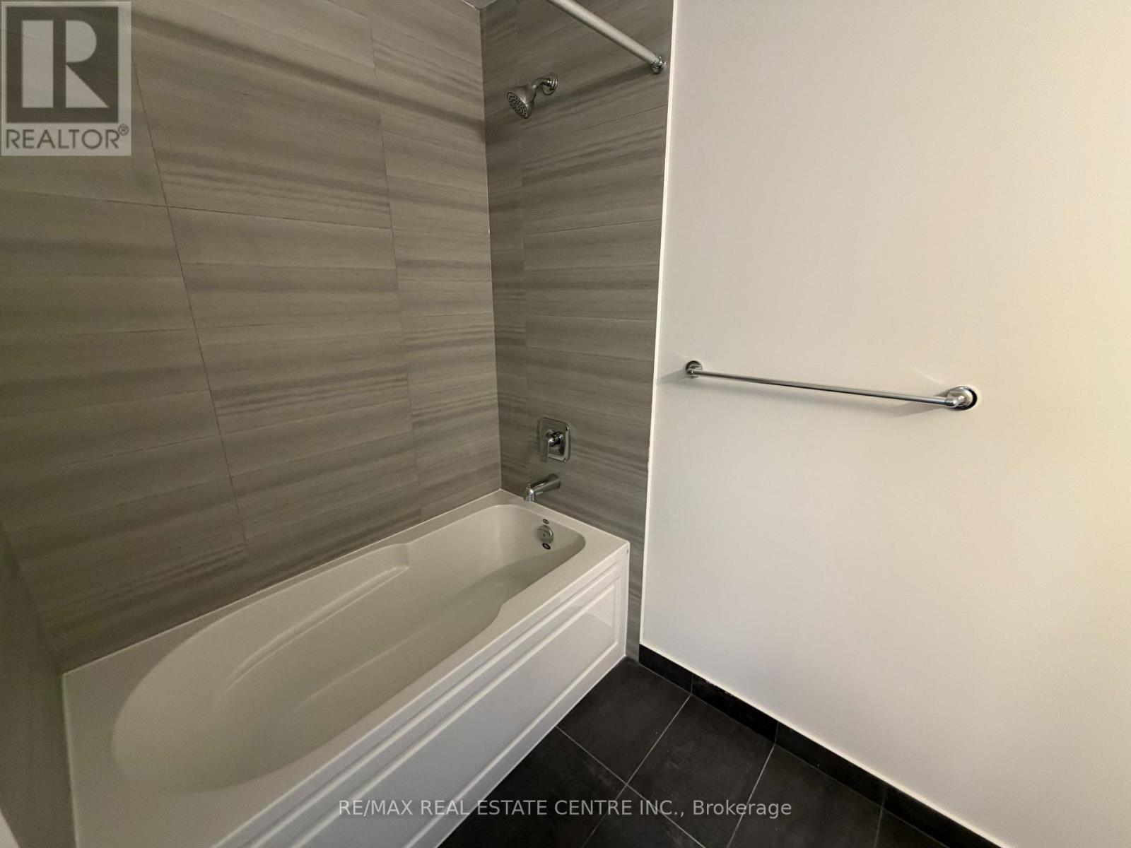 1708 - 15 Watergarden Drive, Mississauga, Ontario  L5R 0H4 - Photo 7 - W12455189