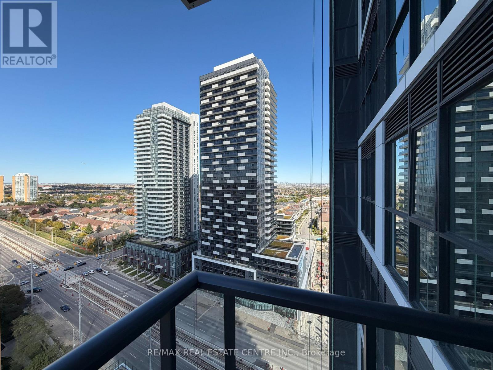1708 - 15 Watergarden Drive, Mississauga, Ontario  L5R 0H4 - Photo 9 - W12455189