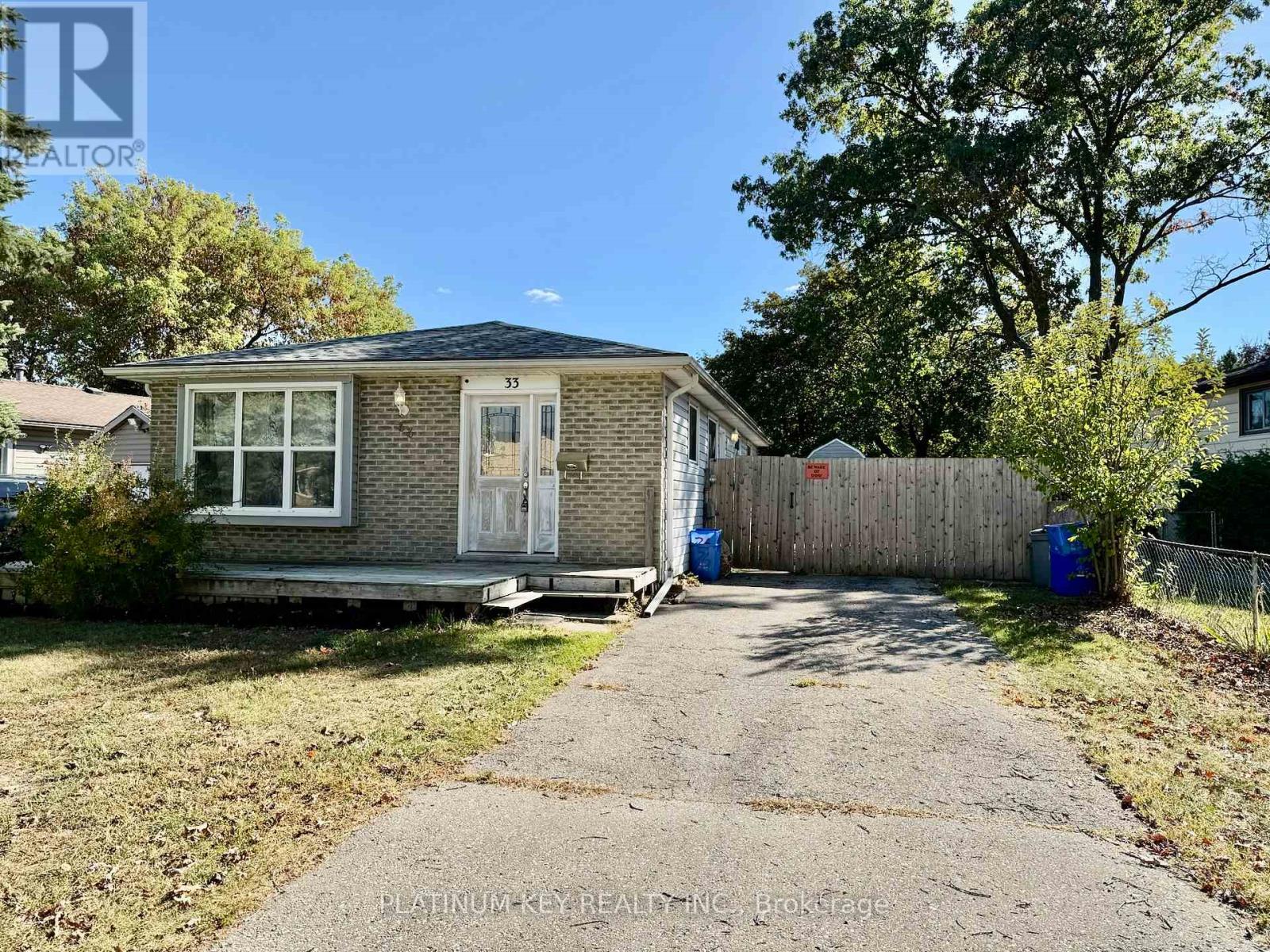 33 COURT LANE, London East, Ontario