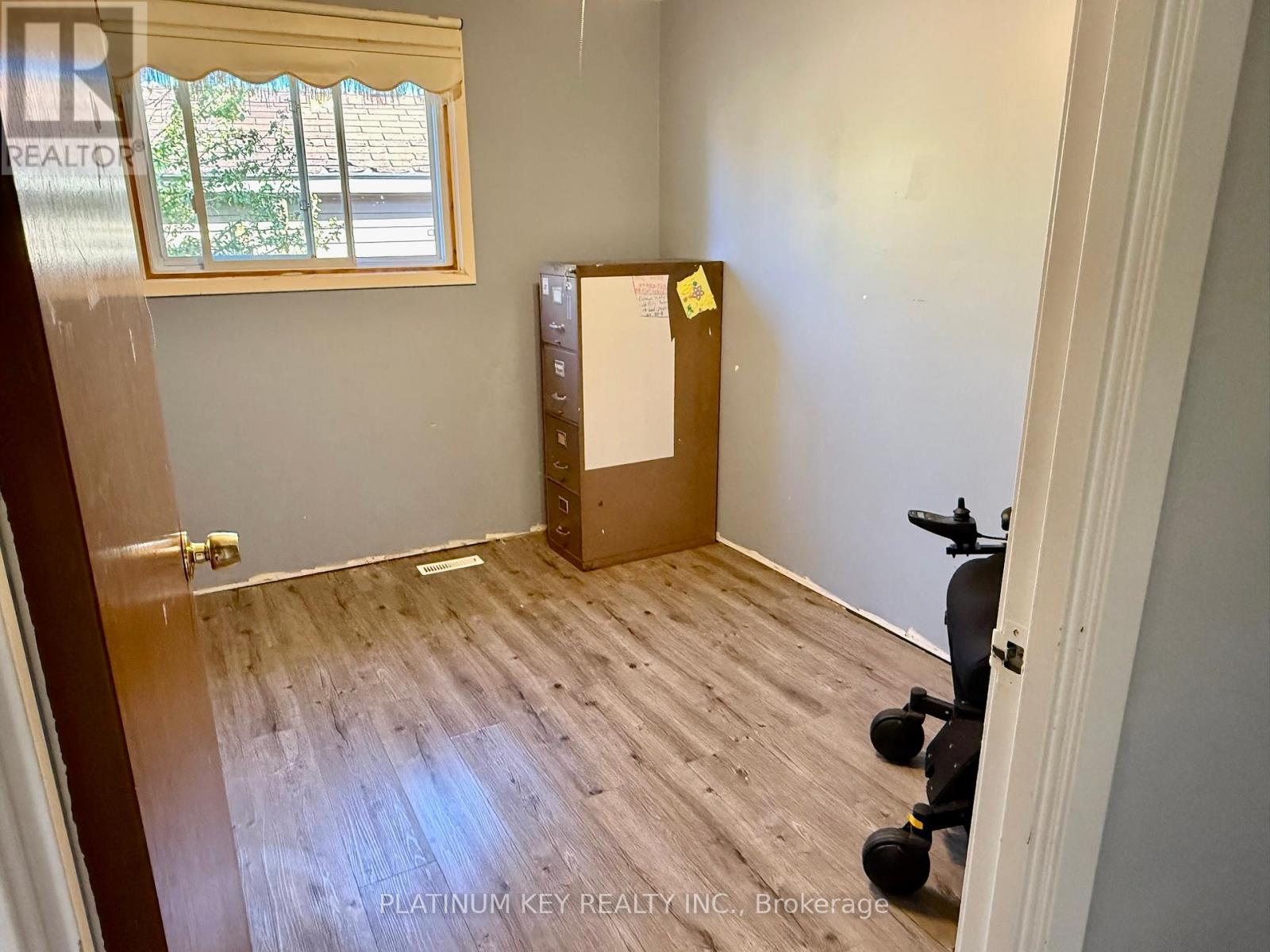 33 Court Lane, London East, Ontario  N5W 5M6 - Photo 13 - X12455251