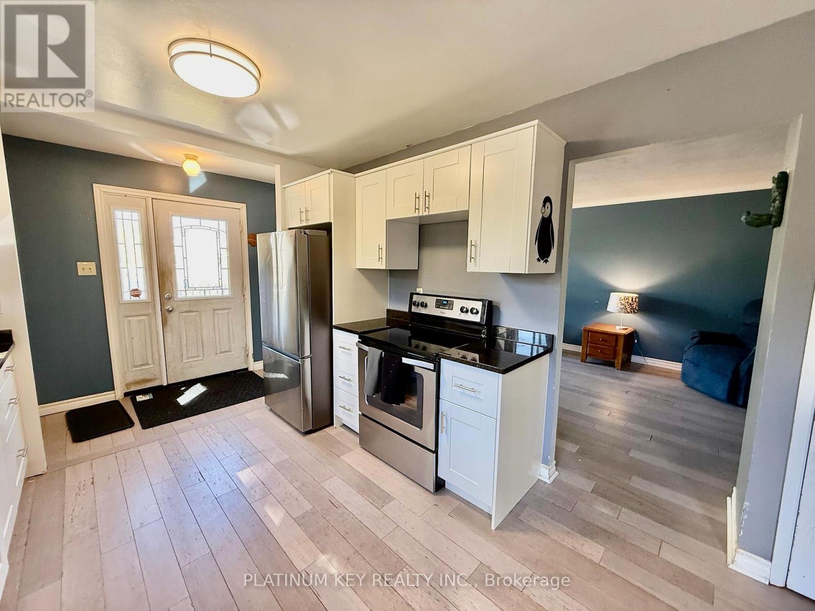 33 Court Lane, London East, Ontario  N5W 5M6 - Photo 3 - X12455251