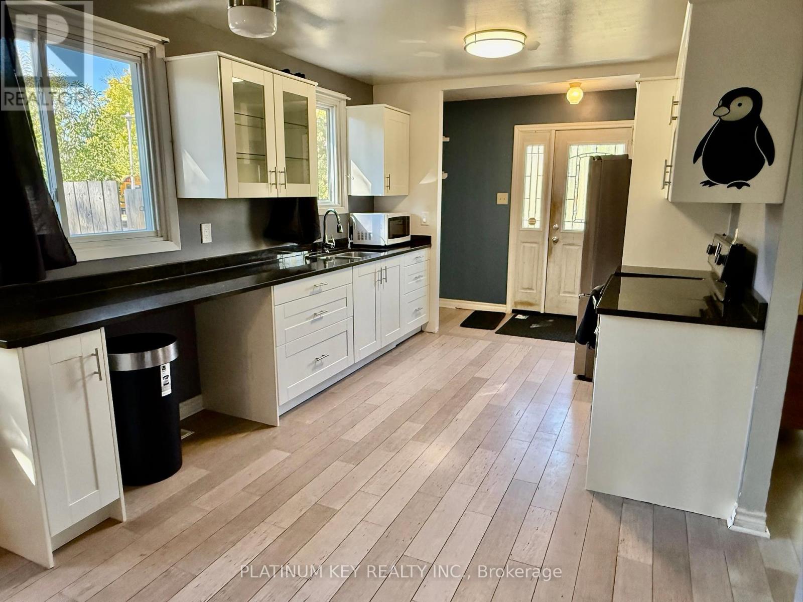 33 Court Lane, London East, Ontario  N5W 5M6 - Photo 7 - X12455251