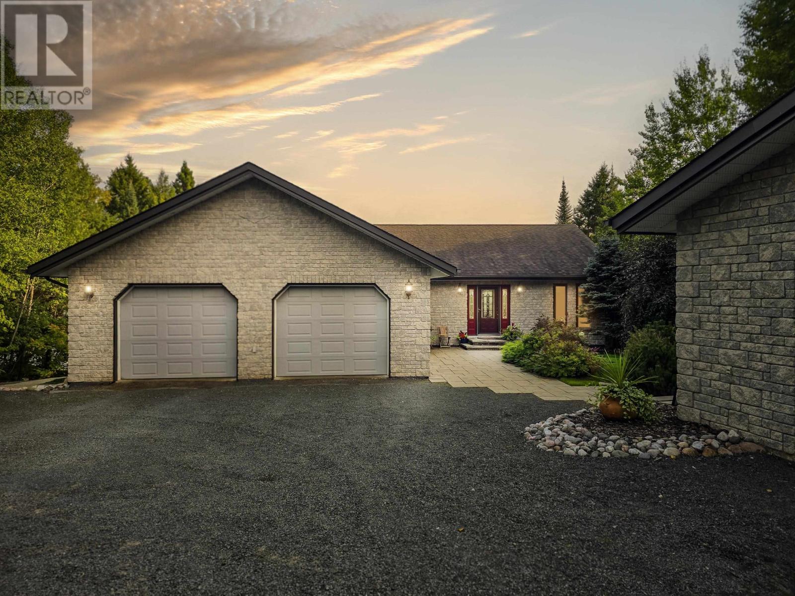 2529 Scott Dr, Thunder Bay, Ontario  P7A 0Y7 - Photo 4 - TB252933