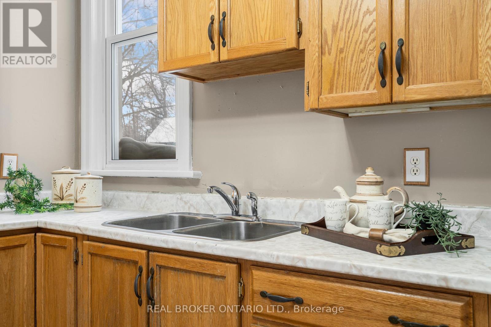 42 Daniel Street N, Arnprior, Ontario  K7S 2K5 - Photo 15 - X12455227