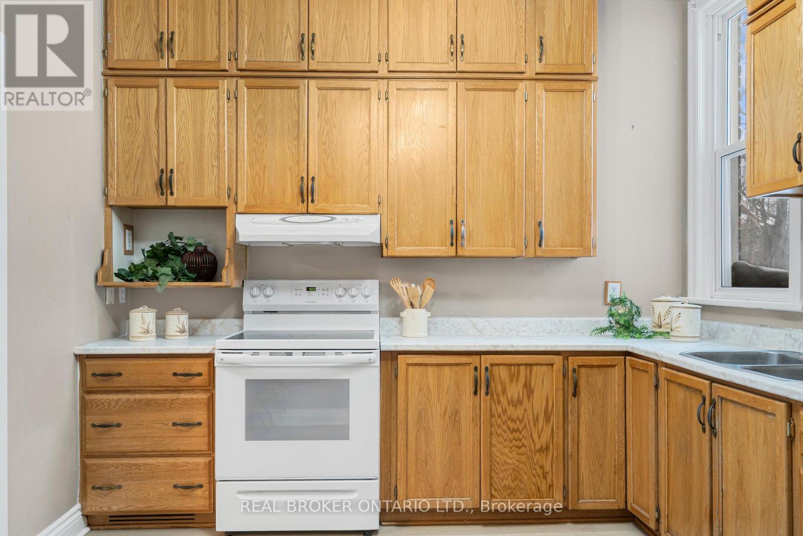 42 Daniel Street N, Arnprior, Ontario  K7S 2K5 - Photo 16 - X12455227