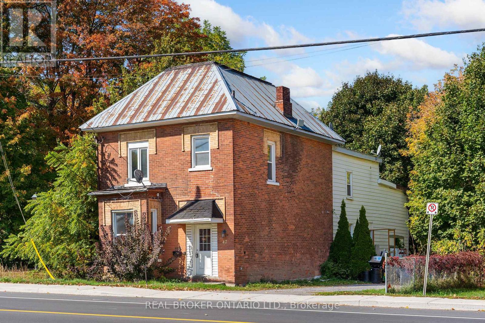 42 Daniel Street N, Arnprior, Ontario  K7S 2K5 - Photo 2 - X12455227