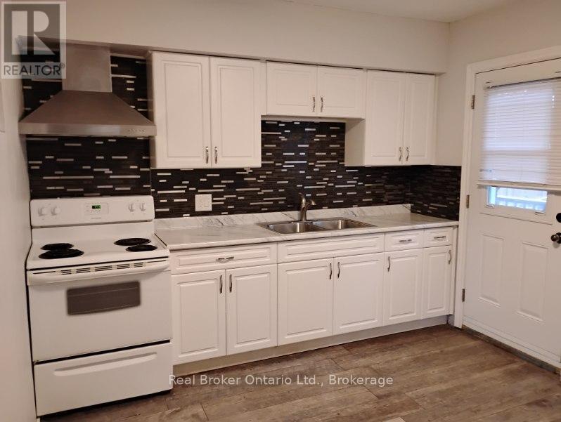 309 Strathearne Avenue, Hamilton, Ontario  L8H 5K8 - Photo 10 - X12455239