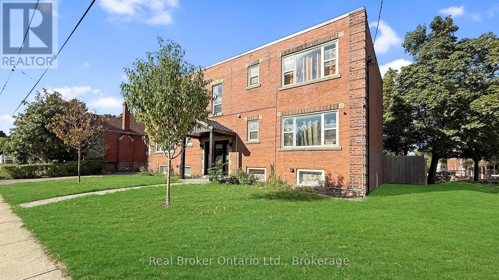 309 Strathearne Avenue, Hamilton, Ontario  L8H 5K8 - Photo 2 - X12455239