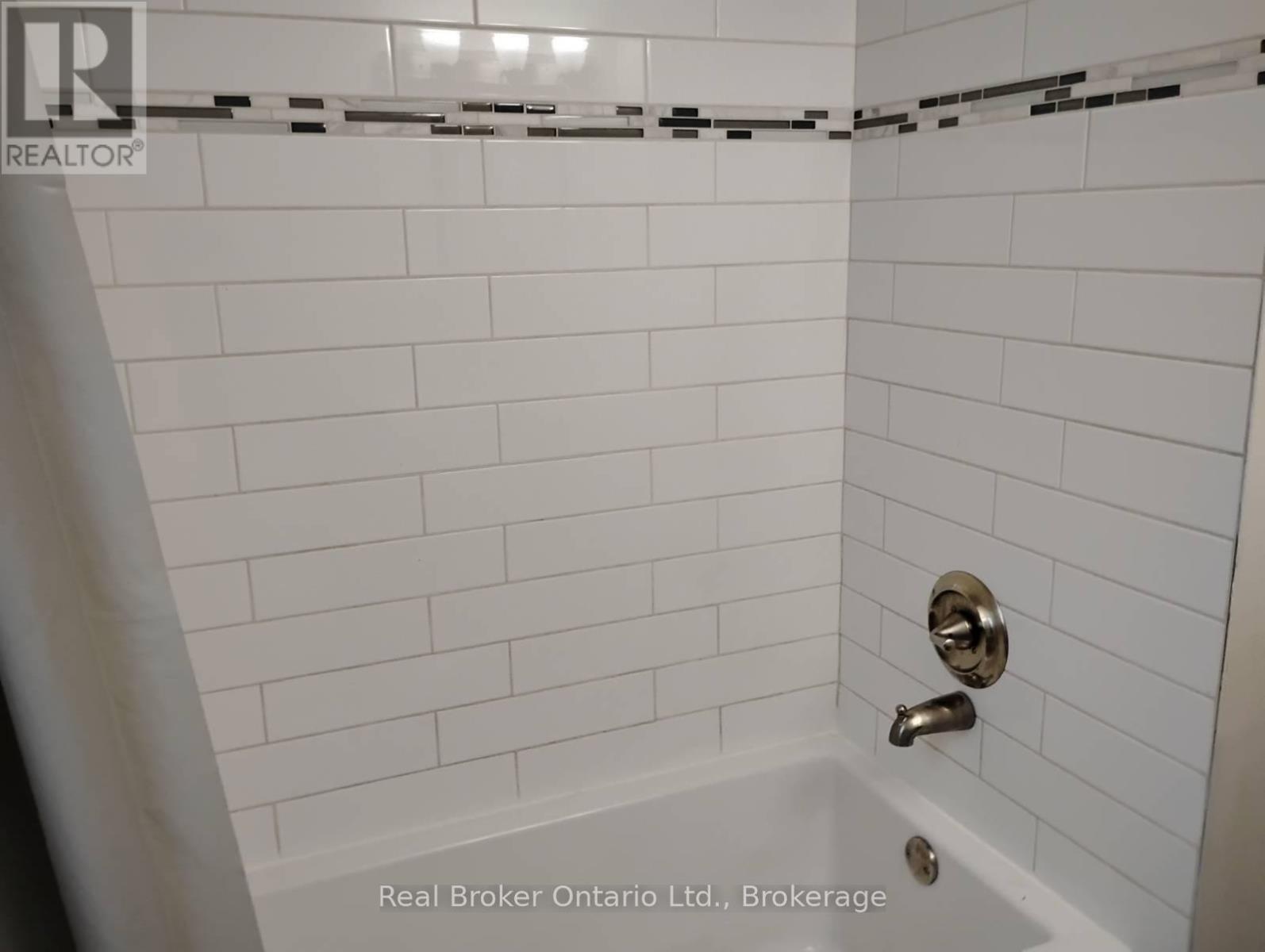 309 Strathearne Avenue, Hamilton, Ontario  L8H 5K8 - Photo 9 - X12455239