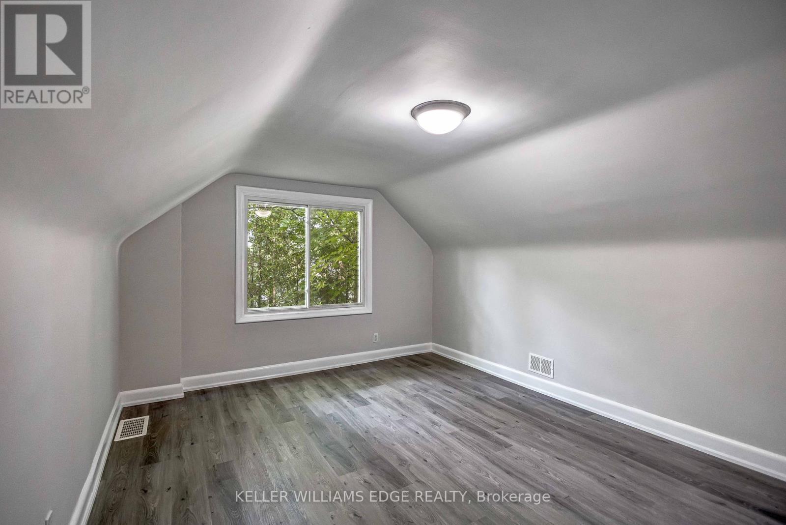 Upper Level - 44 West 4th Street, Hamilton, Ontario  L9C 3M4 - Photo 18 - X12455072