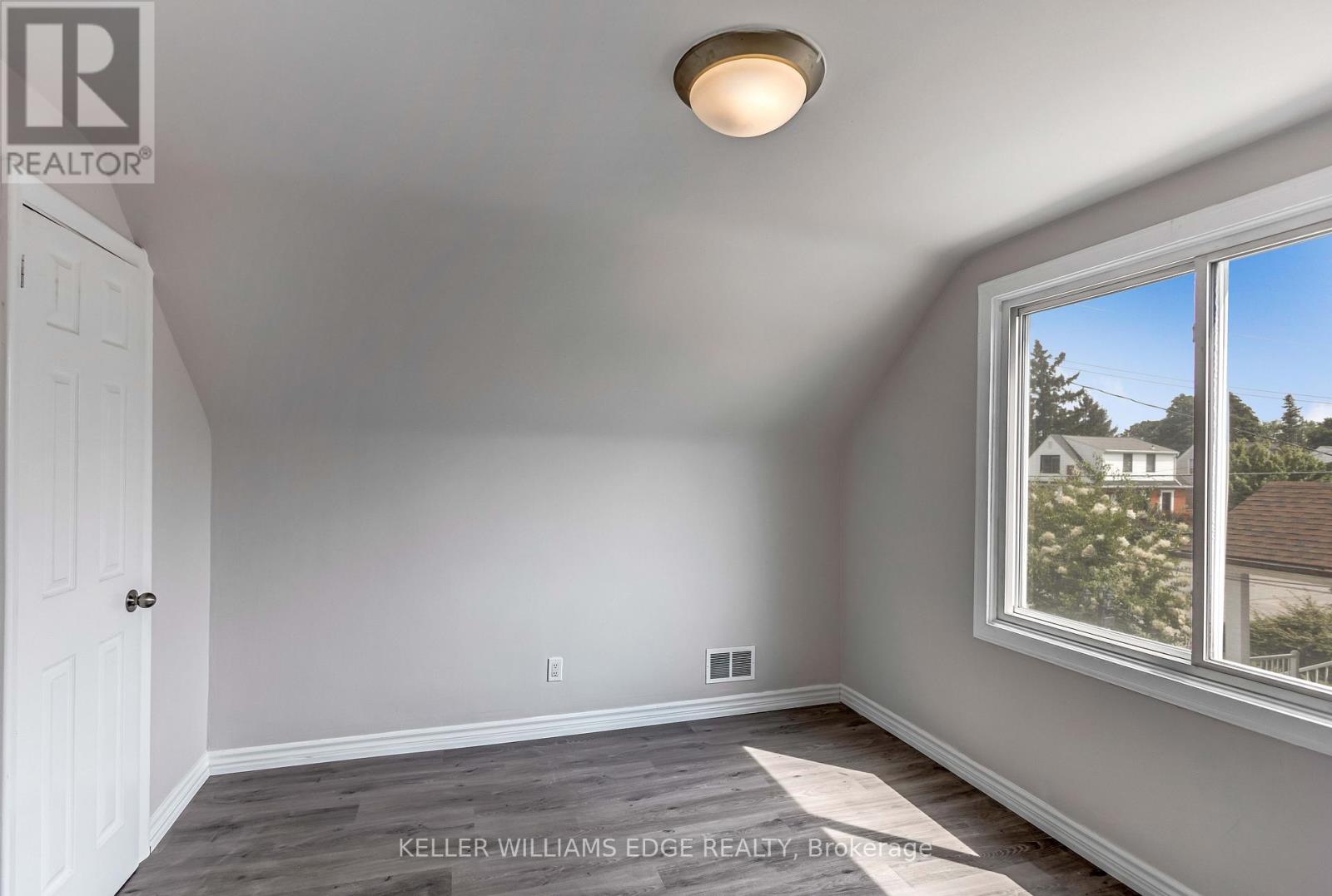 Upper Level - 44 West 4th Street, Hamilton, Ontario  L9C 3M4 - Photo 21 - X12455072