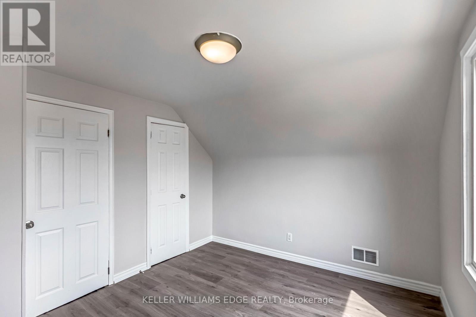 Upper Level - 44 West 4th Street, Hamilton, Ontario  L9C 3M4 - Photo 22 - X12455072