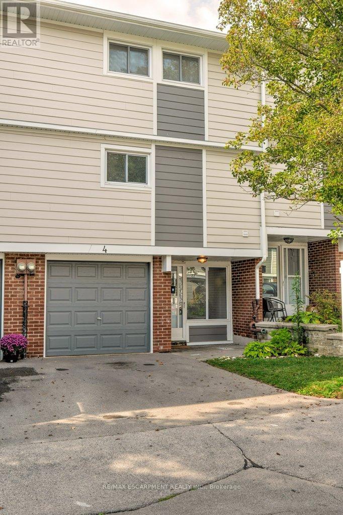 4 Trudy Court, Hamilton (Dundas), Ontario  L9H 5P7 - Photo 2 - X12455074