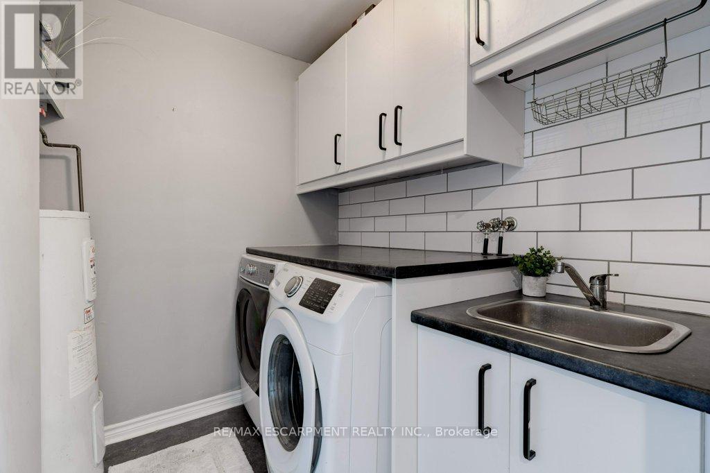 4 Trudy Court, Hamilton (Dundas), Ontario  L9H 5P7 - Photo 26 - X12455074