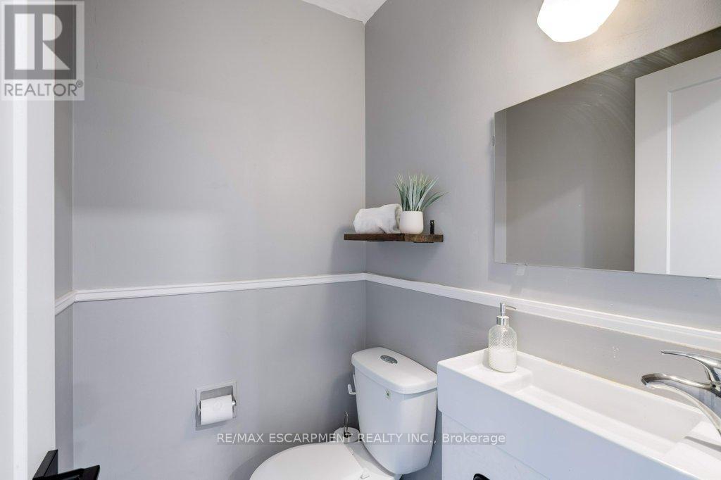4 Trudy Court, Hamilton (Dundas), Ontario  L9H 5P7 - Photo 27 - X12455074