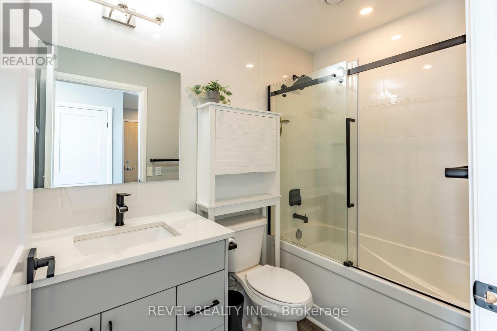 5 - 60 Charles Street W, Kitchener, Ontario  N2G 0C9 - Photo 12 - X12455100