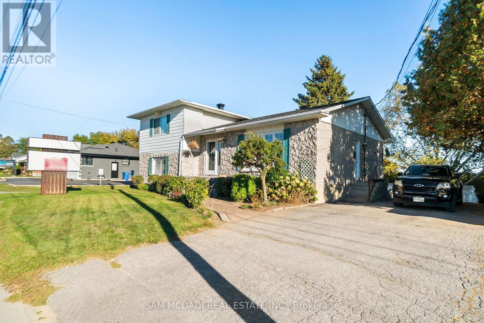 2705 Laurier Street, Clarence-Rockland, Ontario  K4K 1A3 - Photo 5 - X12455139