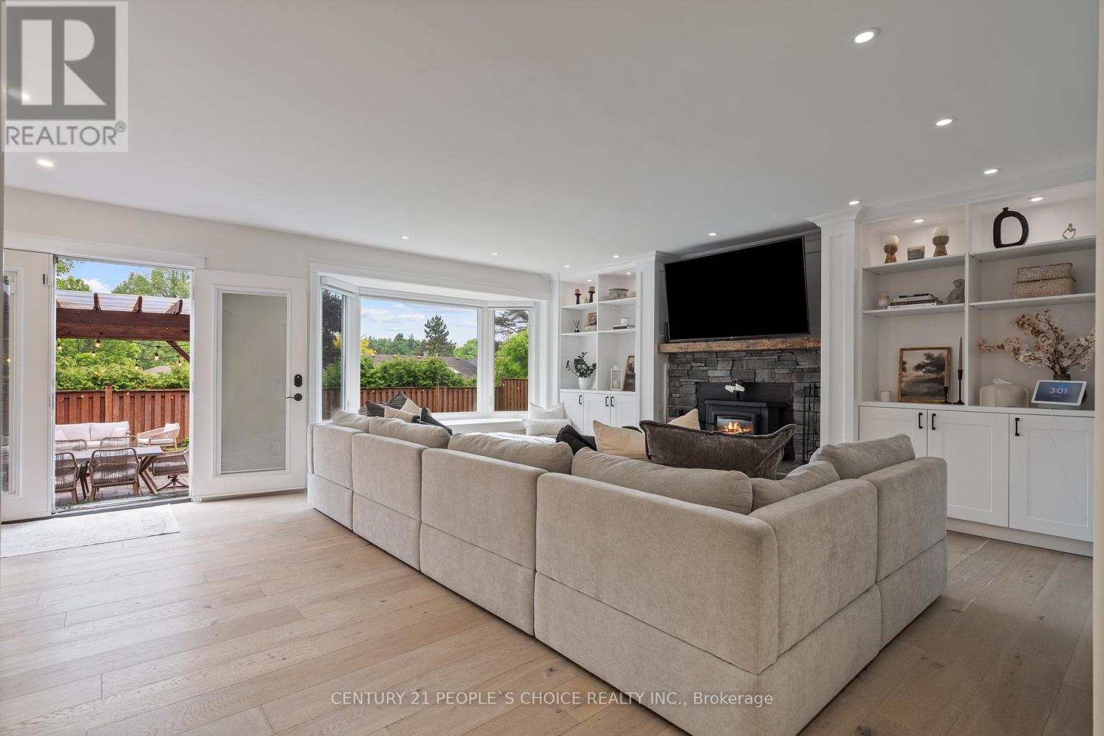 7 Carl Crescent, Hamilton, Ontario  L0R 2H4 - Photo 4 - X12455168